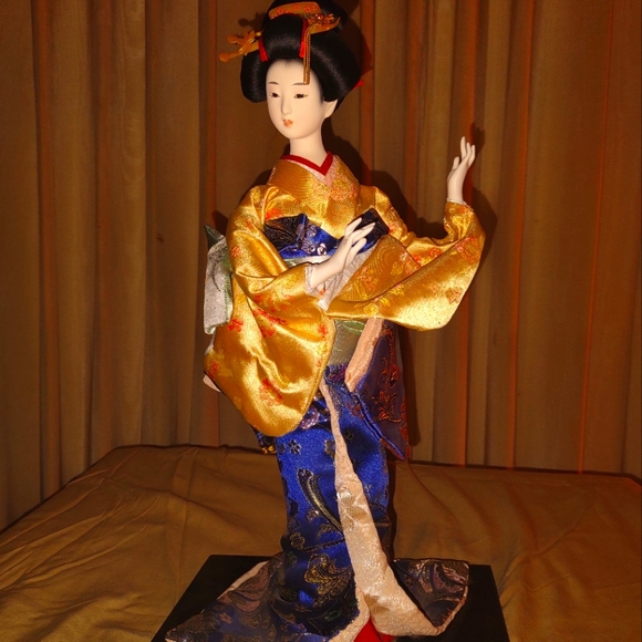 High Value Japanese Geisha Doll - Picture 1 of 14